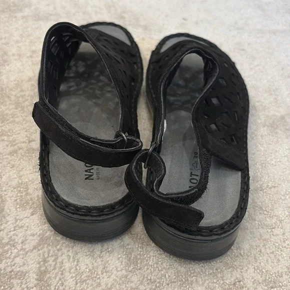 New women’s NAOT Amadora sandal - Picture 3 of 4